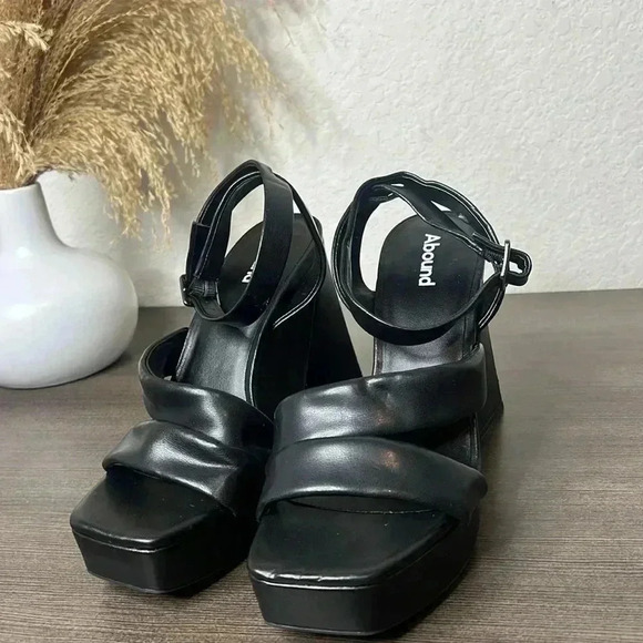 Abound Tracy Platform Sandals - Picture 3 of 13